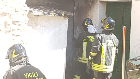 Incendio al Bancato, in fuga una famiglia di turisti francesi