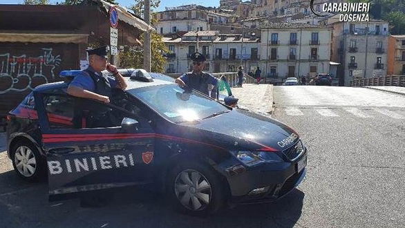 Sorpreso mentre tentava un furto in una concessionaria: arrestato