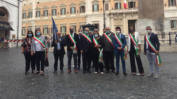 Cariati guida la protesta dei sindaci a Roma per rivendicare più diritti per la Calabria