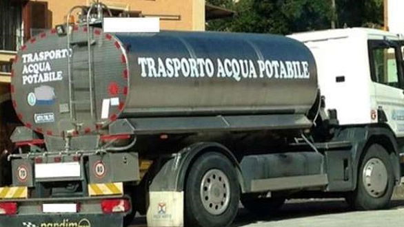 È ottobre ma sembra agosto: manca l’acqua e a Rossano torna l’autobotte