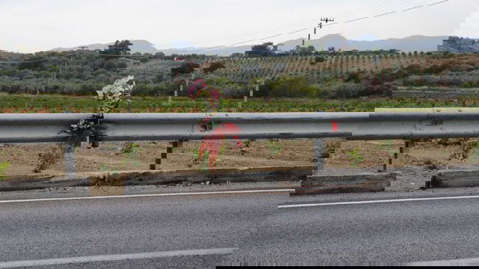 Lavori sulla Strada Statale 106: «Tutto bloccato!»