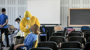 Covid, effettuato lo screening su docenti e alunni di due classi a Corigliano-Rossano