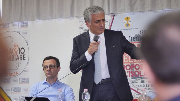 L'Annunziata è al collasso, Graziano: «Aprire subito gli ospedali periferici»