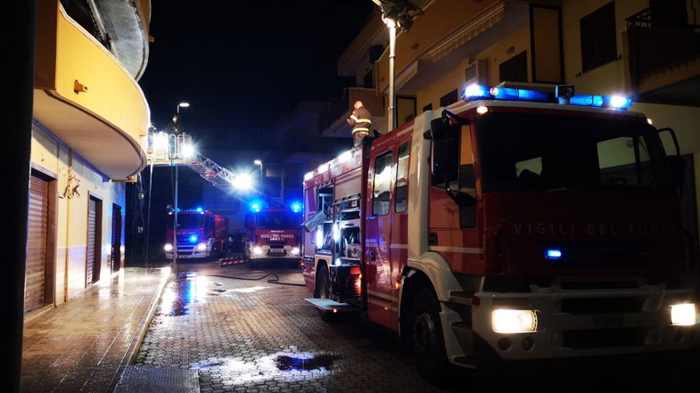 Rossano, a fuoco un appartenento a Sant'Angelo. Forse un cortocircuito