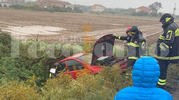 Corigliano-Rossano, incidente a Villaggio Frassa: auto finisce nella scarpata