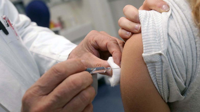 Covid, vaccini a rilento mentre una schiera di medici volontari attende OK per supportare la campagna di immunizzazione