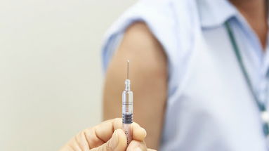 Piano vaccini, CGIL: «Ancora non inseriti gli operatori di Uffici Bancari, Assicurativi ed Esattoriali»