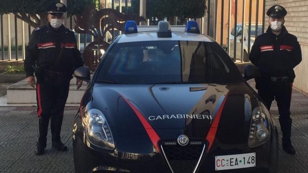 I carabinieri sventano un incendio doloso nel centro storico di Corigliano