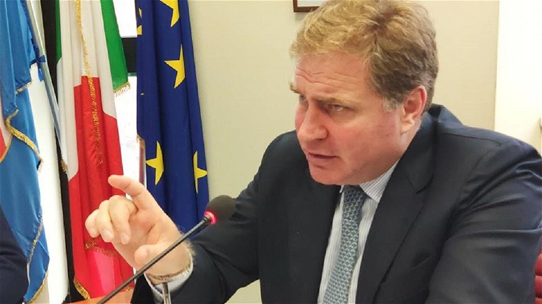 Il commissario del Pd Graziano gela De Magistris: «Ingloriosa fuga dalla Campania»