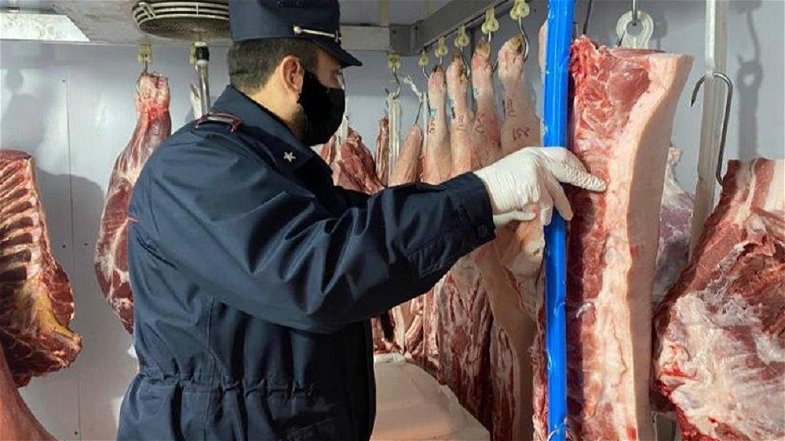 Blitz dei Carabinieri: sequestrati 80 kg di carne e salumi 