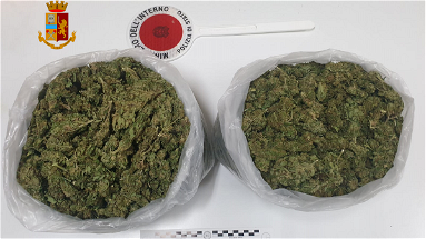 Corigliano-Rossano, 4 giovanissimi sorpresi a trasportare 2 kg di marijuana