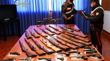 Furto con spaccata: i carabinieri recuperano buona parte delle armi
