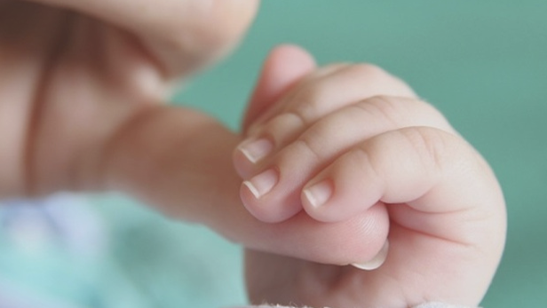 Corigliano-Rossano, un punto nascita al passo coi tempi: medici e ostetriche rimangono in contatto con le mamme tramite i social