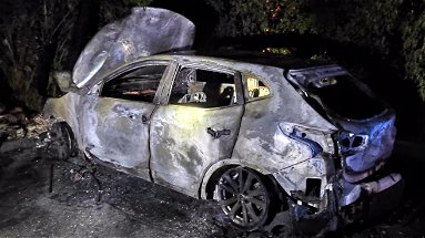 Corigliano-Rossano, un'altra auto incendiata nella notte. Questa volta a Ministalla