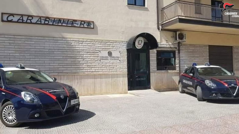 Corigliano-Rossano, evade dai domiciliari per comprare la droga: arrestato