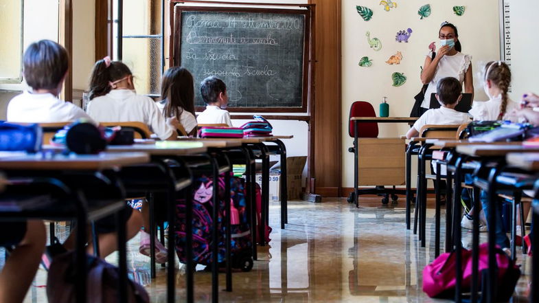 Chiusura delle scuole voluta da Spirlì, arriva il secco No dei Sindacati: «Ipotesi ingiustificata ed eccessiva»