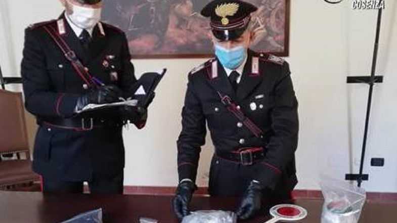 Cosenza, 30enne arrestato per detenzione di sostanze stupefacenti ai fini di spaccio