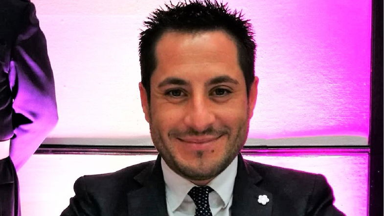 Cassano, installati contenitori per la raccolta di indumenti usati