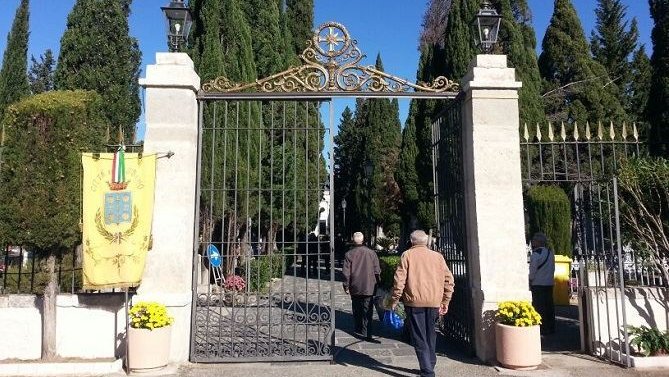Cimiteri di Corigliano-Rossano: riprese le tumulazioni 
