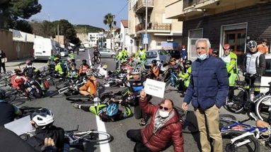 Ospedale di Cariati: in corso un flash mob per la sua riapertura 