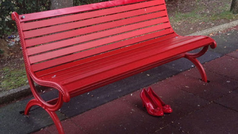 Corigliano-Rossano, per l’8 marzo inaugurate tre “panchine rosse” contro la violenza sulle donne