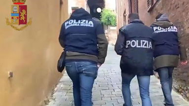 Arrestata la “Signora del Villaggio”: nel suo quartiere aveva impiantato una stazione di spaccio