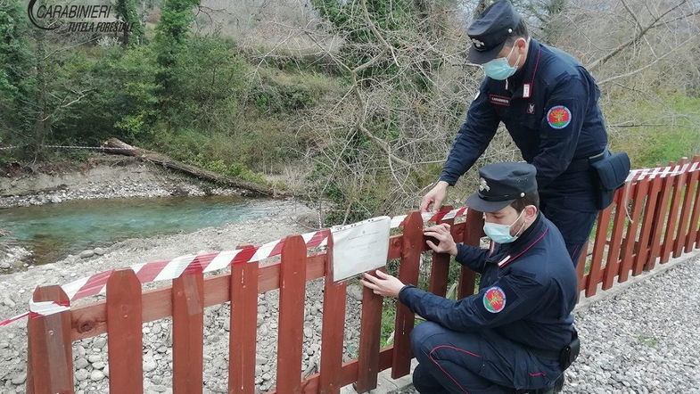 Cosenza, lavori abusivi lungo l’alveo del fiume Rosa. 