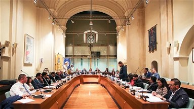 Corigliano-Rossano, la questione cimiteriale e la vertenza della pubblica illuminazione arrivano in Consiglio comunale