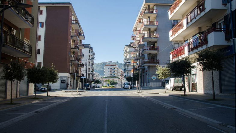 Covid, Corigliano-Rossano è emergenza: Stasi proroga con la serrata. Scuole chiuse fino al 21
