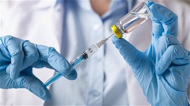 «I vaccini in Calabria ci sono, ma non vengono inoculati» denuncia Guccione (Pd)