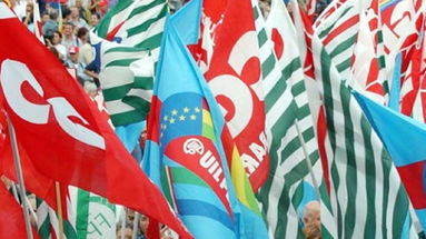 Cosenza, Cgil-Cisl-Uil in piazza con la manifestazione “Vaccini e sanità diritto per tutti”