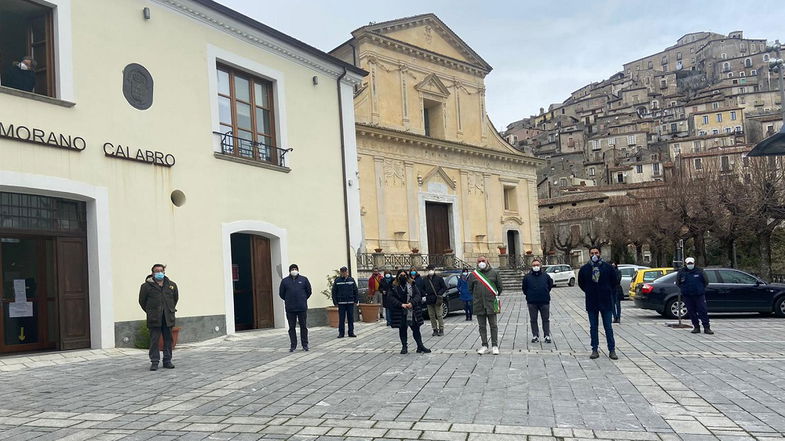 Morano Calabro: un minuto di silenzio per ricordare le vittime del Covid