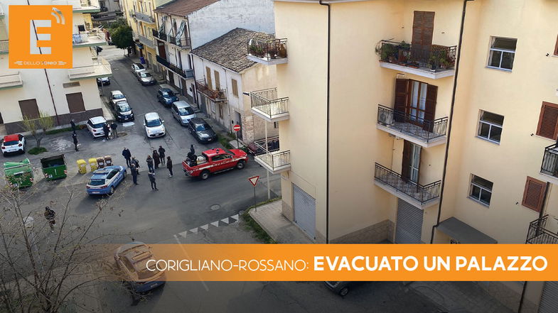 Principio d'incendio in un palazzo: timori per una fuga di gas. Evacuato tutto lo stabile