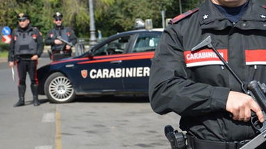 Barricati in casa e armati: arrestati due fratelli dopo essere sfuggiti a un posto di blocco