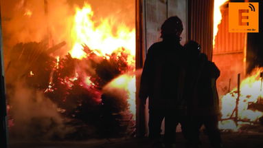 Corigliano-Rossano, fiamme a Forello: paura per le sorti dello storico panificio