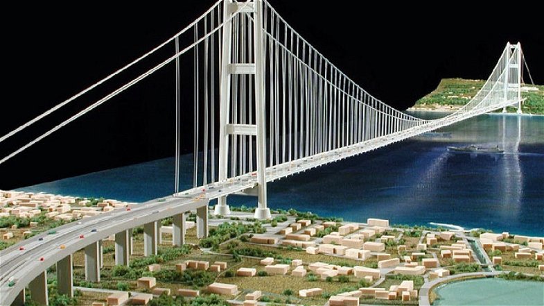 Il ministro Cingolani: «Potenziare le infrastrutture di Calabria e Sicilia, prima di pensare al Ponte sullo Stretto»