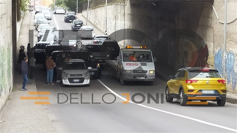 Mega tamponamento e traffico in tilt nell'area urbana di Rossano scalo