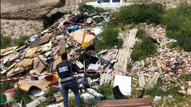 Nel Coriglianeto una mega discarica di amianto e inerti. Scatta il sequestro