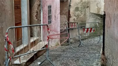 Corigliano-Rossano, Celestino (forum giovani) riprende il «tour del degrado: Crollo nel centro storico»