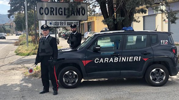 Fugge con la droga per le vie di Corigliano: ventenne braccato dai carabinieri e arrestato