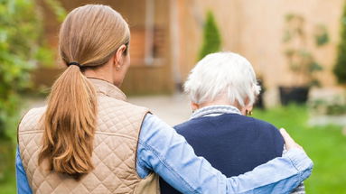 Vaccinazione anti-covid, da oggi possono prenotarsi anche i caregiver