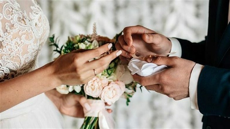 Matrimoni, dalla Regione uno spiraglio: «Si riparta in sicurezza»
