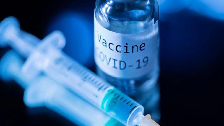 Vaccinazioni anti-covid, dal 10 maggio aperte le prenotazioni per gli over 50