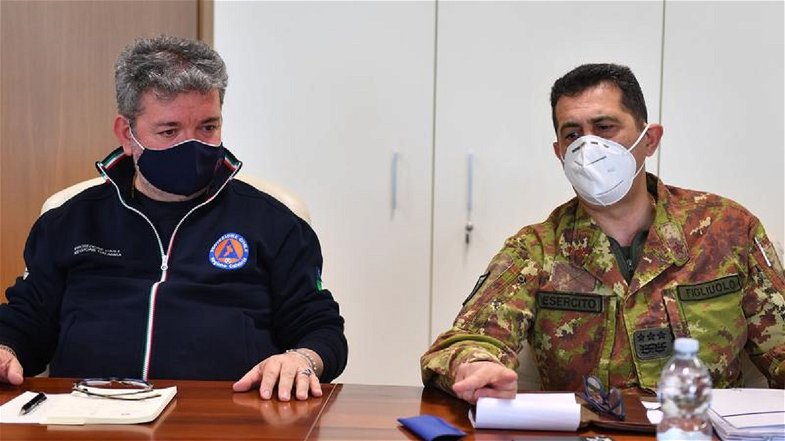 Vaccini, il presidente Spirlì apre alla «gestione condivisa» tra Esercito e Regione 