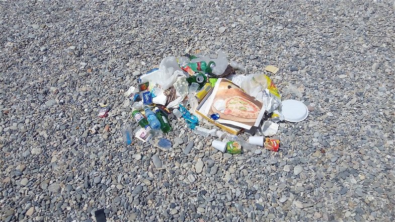 Corigliano-Rossano, pulizia spiaggia: «Un bando a misura di Città»