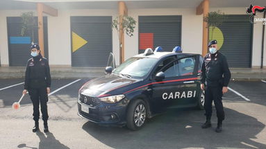 Corigliano-Rossano, uomo armato minaccia vandalo: l’intervento dei Carabinieri evita la tragedia