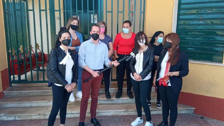 Corigliano-Rossano, crolla il tetto della scuola di infanzia di Apollinara. Nessuno interviene da mesi