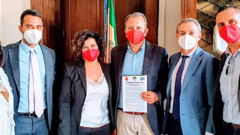 Castrovillari, è stato consegnato al comune il documento “La Calabria si cura con il lavoro”