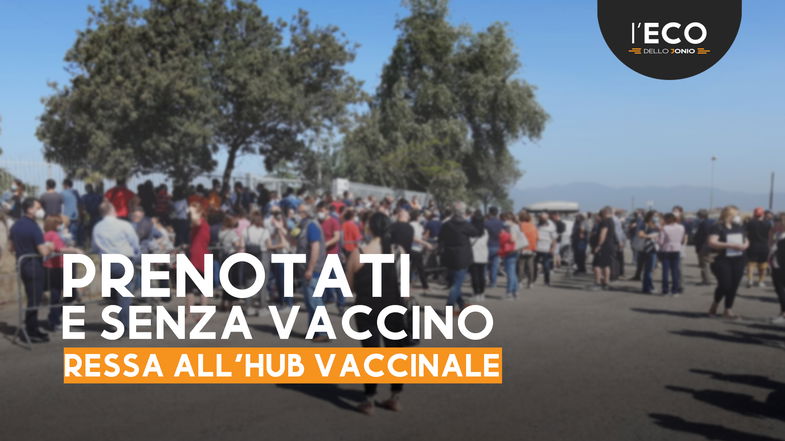 Impossibile fare il richiamo Pfizer, scoppia la protesta davanti all'hub vaccinale del Brillia 