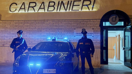 A Schiavonea entra in un ristorante e ruba gli alcolici: arrestato 